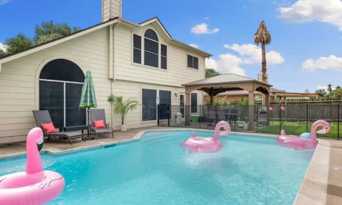 Barker House | Amazing Pool + Private Backyard + Shaded Patio