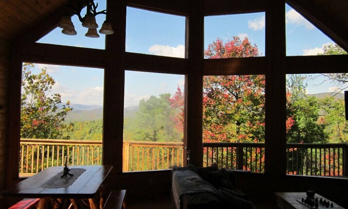 Purlear Cabin | Amazing Rustic Cabin Escape