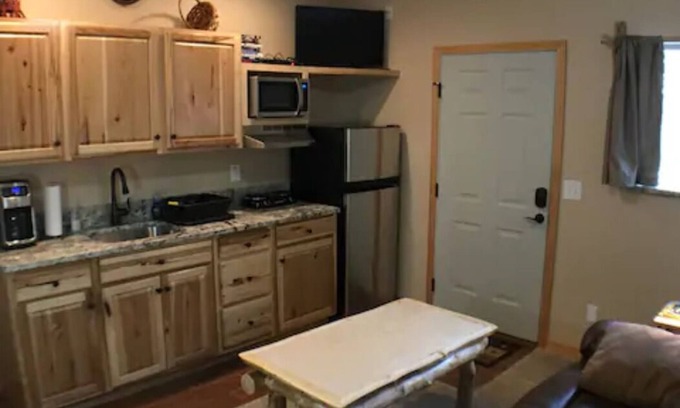 Divide Apartment | Amazing secluded apartment on 27 acres with Pikes Peak view