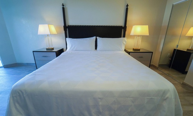 Crystal Harbour Resort | Amazing Stay Close to Best Attractions! 4 Relaxing Units w/Kitchen, Pool!