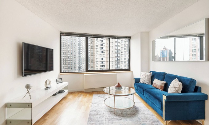 East Harlem Apartment | Amazing UES 1 Bed w/Gym, Pool, River Views #6181