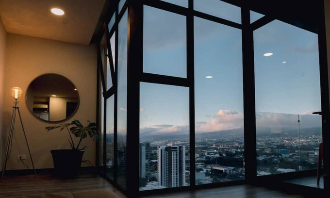 Pavas House | amazing view, 20th floor, near the airport.