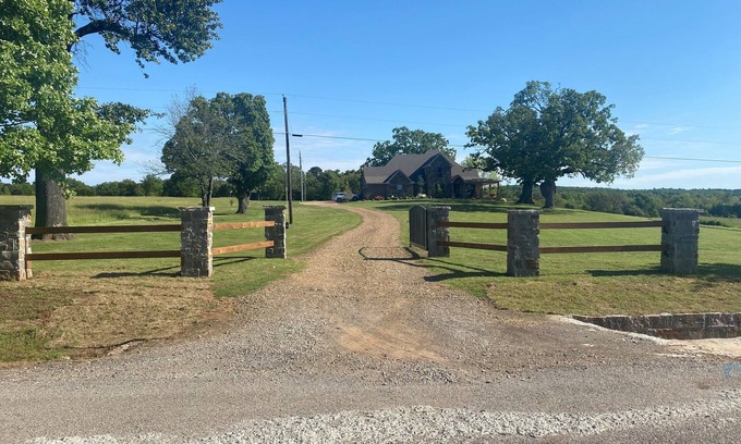 Booneville House | AMAZING VIEW of Mount Magazine!