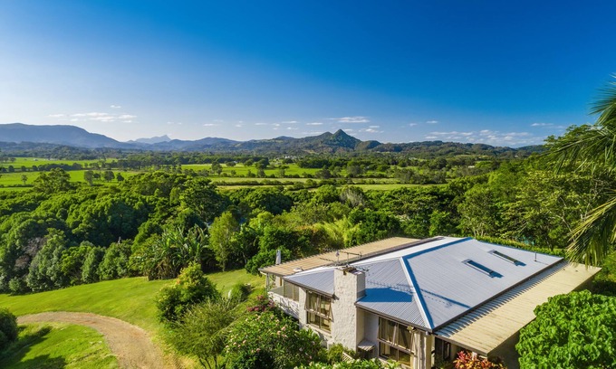 Myocum House | Amazing views of the hinterland, short drive to the beach and Byron