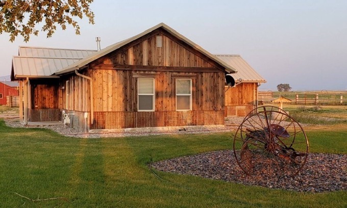 Dillon Cottage | Amazing Views! Private, quiet, Cozy, Clean, Cottage just outside of Dillon MTn