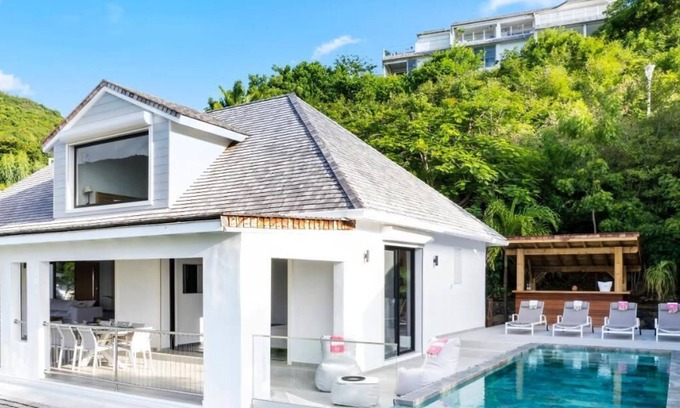 Anse Marcel Apartment | Amazing Villa with Anse Marcel sea view