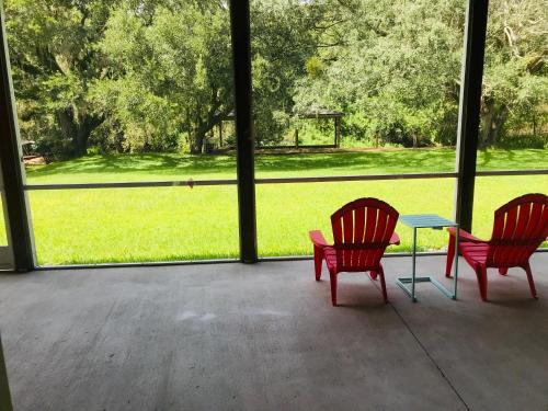 Historic Downtown Kissimmee Apartment | Amazing Waterfront Apt near Disney and Lake Tohoa