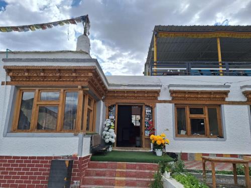 Tingmosgang House | Amchi Guest House Lamayuru By LexStays