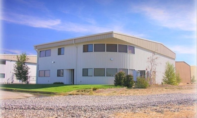 Paso Robles Apartment | Amelia Loft Airplane hanger