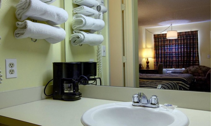 Comanche Hotel | Americas Best Value Inn Comanche