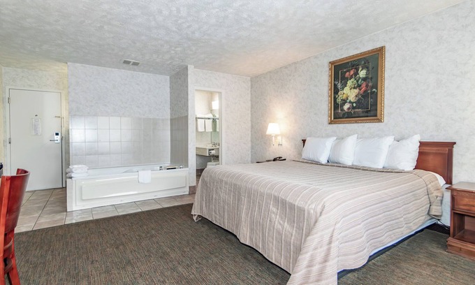 Austinburg Hotel | Americas Best Value Inn Austinburg