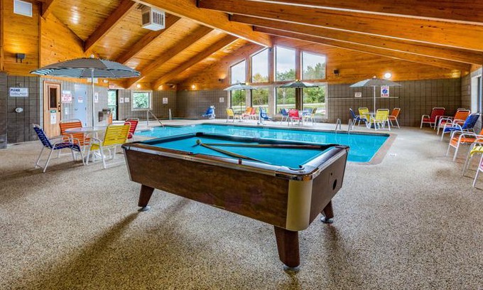 Proctor Hotel | AmericInn by Wyndham Duluth South Proctor Black Woods Event Ctr