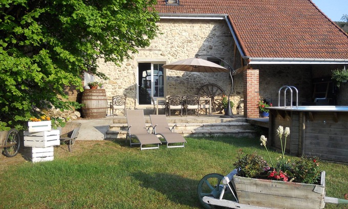 Mareuil-le-Port House | Amethyst Room "The Thousand and One Stones"