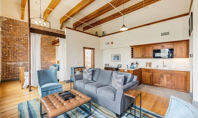 Amity Apartment | Amity Flats: Jory Flat ~ A Historic Suite in the Heart of Amity