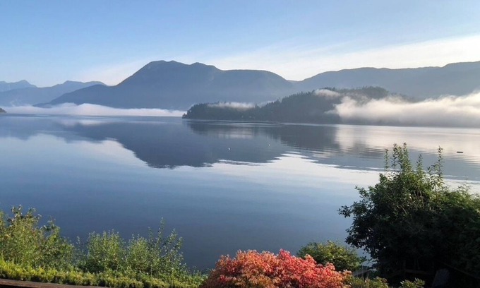 West Porpoise Bay House | Among the most idyllic mountain and ocean-front views on earth. Literally.