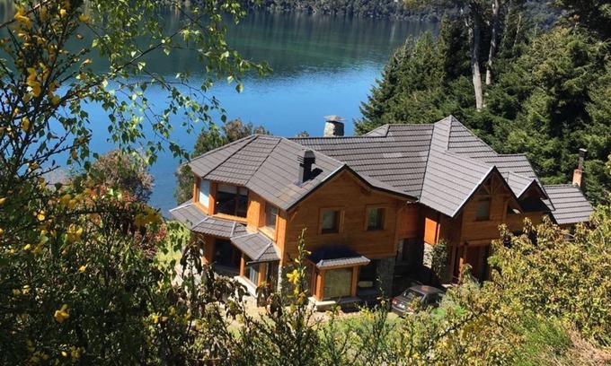 San Carlos de Bariloche Ski Chalet | AMPLIO CHALET DE MONTAÑA SOBRE EL LAGO NAHUEL HUAPI CON PILETA CLIMATIZADA