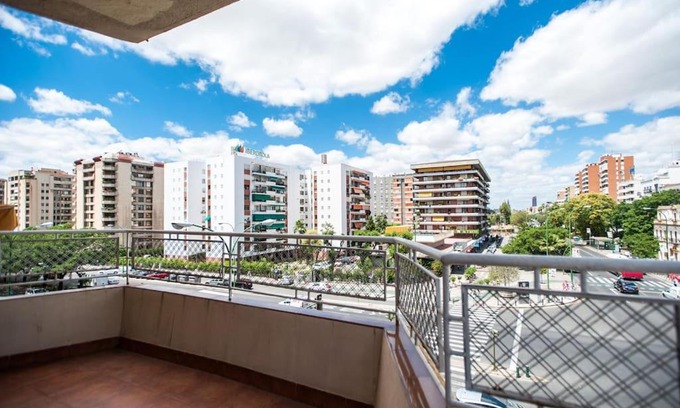 La Buhaira Apartment | Amplio Piso en Nervión, Excelente zona de la ciudad.