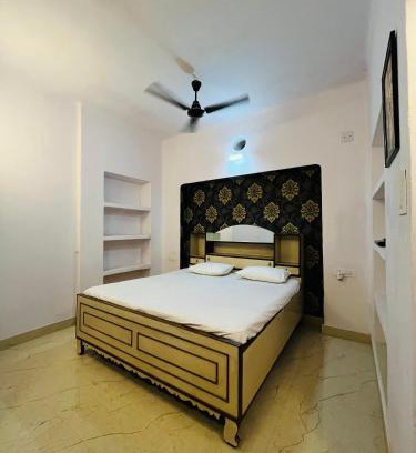Varanasi House | Amrit Ganga paying guest house