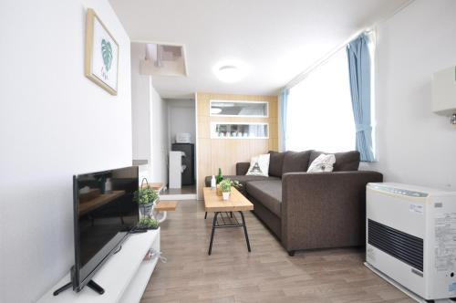 Toyohira Apartment | AMS Hiragishi 11 Rm 502 平岸駅から3分 解放感あって明るいお部屋 家族やお友達と 札幌ドームや中心部まで1駅