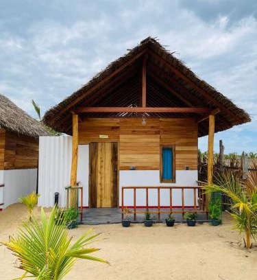 Pottuvil Division 2 Hotel | Amwaj Blue Cabana Arugambay