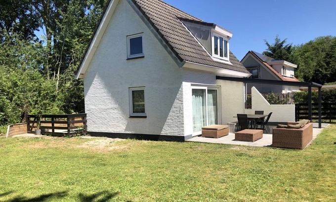 Ouddorp House | An absolute plus for this home is the party covered terrace facing south, with a comfortable, atmospheric lounge set.