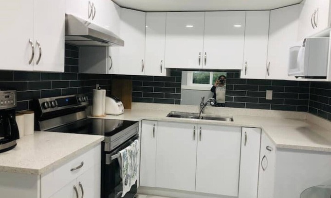 Mission Condo | An adorable 2 BR suite with own kitchen & laundry