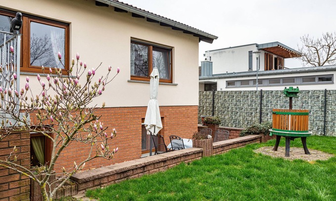 Mainz-Bingen Apartment | "An den Weinbergen" with Wi-Fi