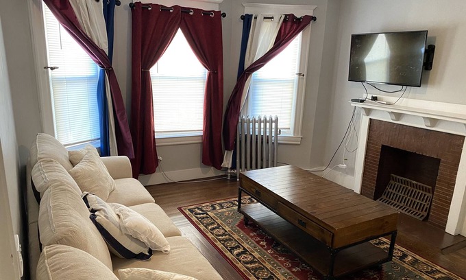 Springfield Apartment | An evolving Oasis in the the Upper Hill area, with access to points of interest.