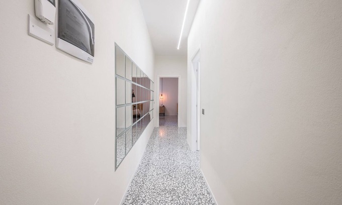 Old Town Apartment | [AN EXCLUSIVE OVERLOOK IN THE HEART OF MODENA] SWING ON THE SQUARE