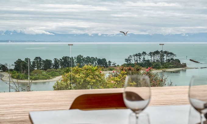 Britannia Heights House | An executive home with stunning ocean views close to Nelson city