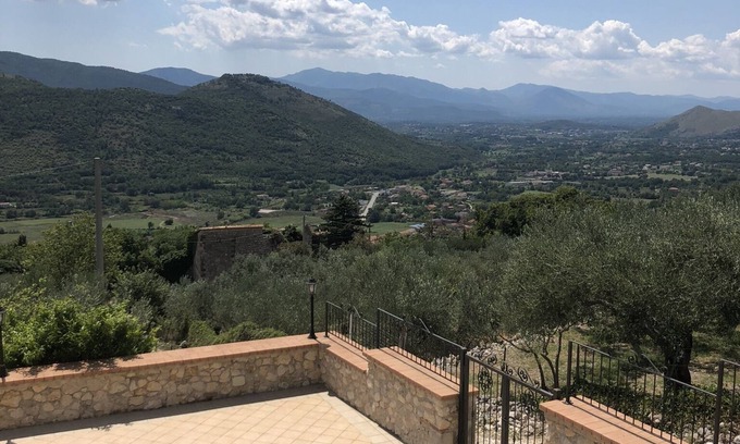 San Pietro Infine House | An oasis of peace among secular olive trees