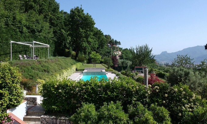 Cava de' Tirreni Villa | An oasis surrounded by greenery at the gates of the Amalfi coast