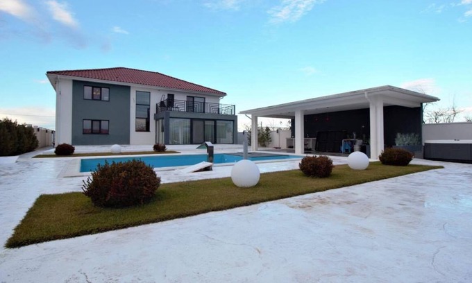 Timisoara Villa | Ana's Villa - Rent For Party
