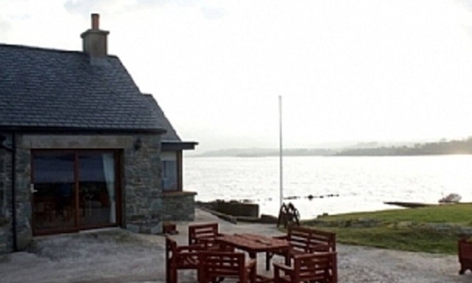 Tarbert Cottage | Anchor Cottage 2Bedroom, Sleeps 4-6, nr Tarbert, Kintyre, Strathclyde, Scotland