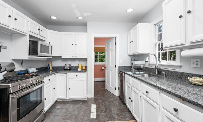 Yarmouth Port House | Anchor House: Cozy Bayside Retreat Near Gray's Beach with Yard, Linens & Classic Cape Charm