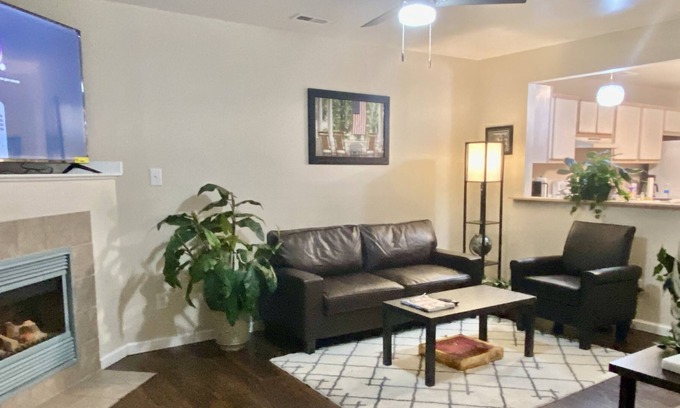 Jacksonville House | Anchor to a five star experience to this entire townhouse a hidden jewel of Jax.