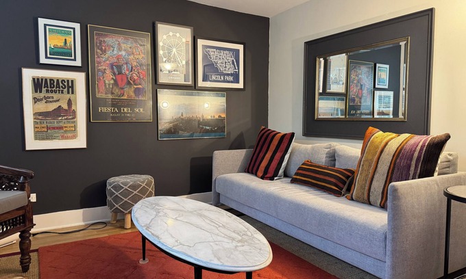 Andersonville Apartment | Andersonville 2BR Garden Apt, Parking + Steps to Transit & Shops