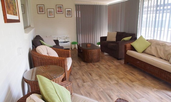 Wilsonton House | Andrew's Place - 4 bedroom house with Netflix & WiFi