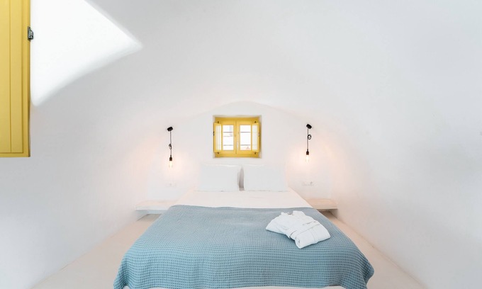 Amoudi Bay House | Anelia House invites guests to indulge unique moments of relaxation