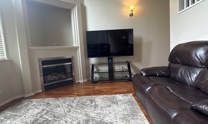 Eagle River House | Angkla suits 4-bedroom house located in E.G with WiFi, washer, dryer and garage