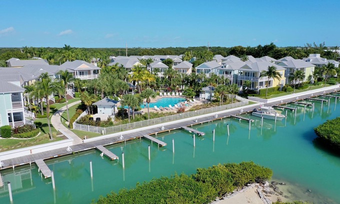 Islamorada House | Anglers Reef Islamorada Oceanfront 3BR Pool Front Home Private Beach & Boat Dock