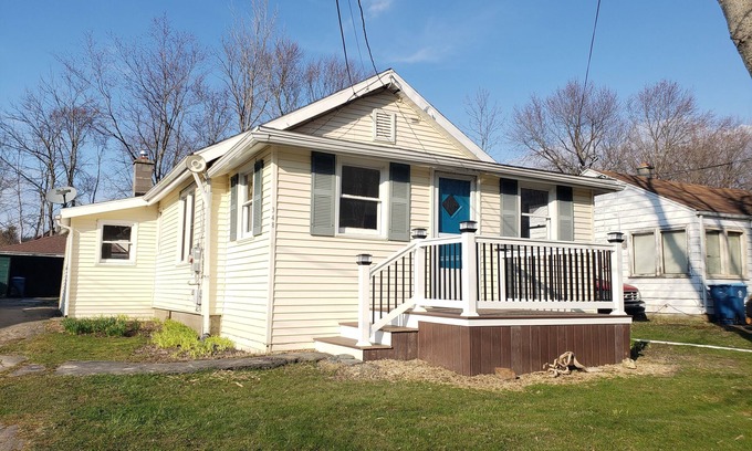 Lake Erie Beach Cottage | Angola Cottage with Private Beach Access!