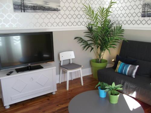 Lisbon Old Town Apartment | Angola Top Floor 6 Bedrooms