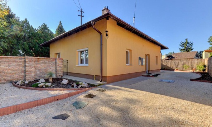 Csepel-Kiralyerdo Apartment | Anita