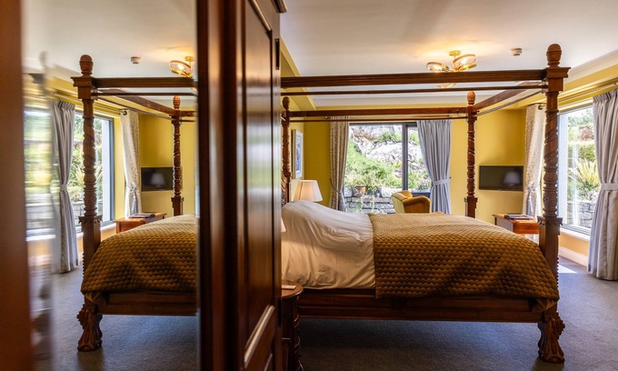 Lisdoonvarna House | Annex @ Ballinalacken Castle in Doolin