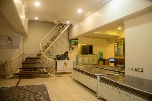 Gulmohar Road Apartment | Ansh PG & DORMITORY