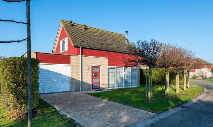 Hoofdplaat House | Antibes 280 - Kustpark Village Scaldia - Detached holiday home directly at the lake with spacious garage and bicycle storage.
