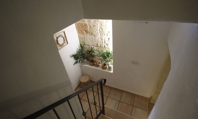 Municipio 5 House | Antica Dimora Pugliese nei Pressi Dell'aeroporto e Porto di Bari con Patio Relax