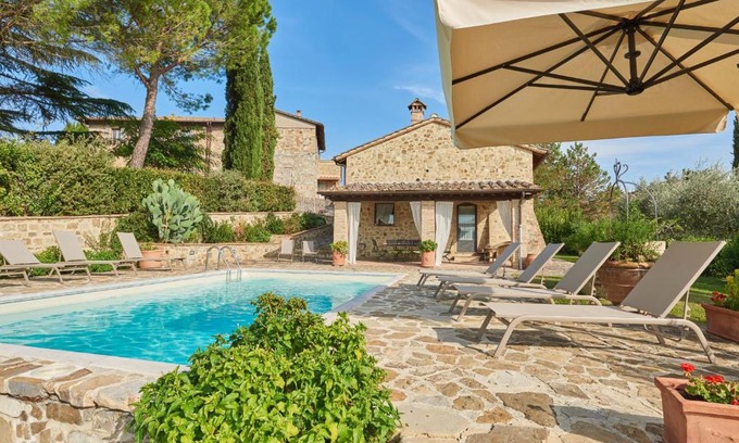 Poggibonsi Villa | Anticopozzo by VacaVilla