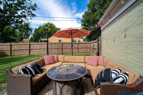Kettering House | Antique Charm Cozy 3br Retreat W Private Patio